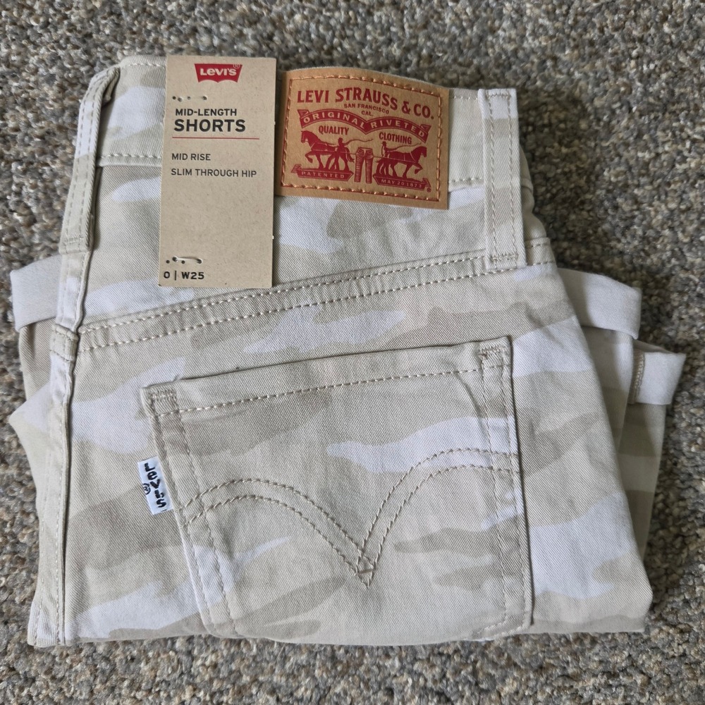Levi's Mid-Length Shorts Womens 25 0 Tan Camo Mid Rise Slim Fit 29965-0040 NEW